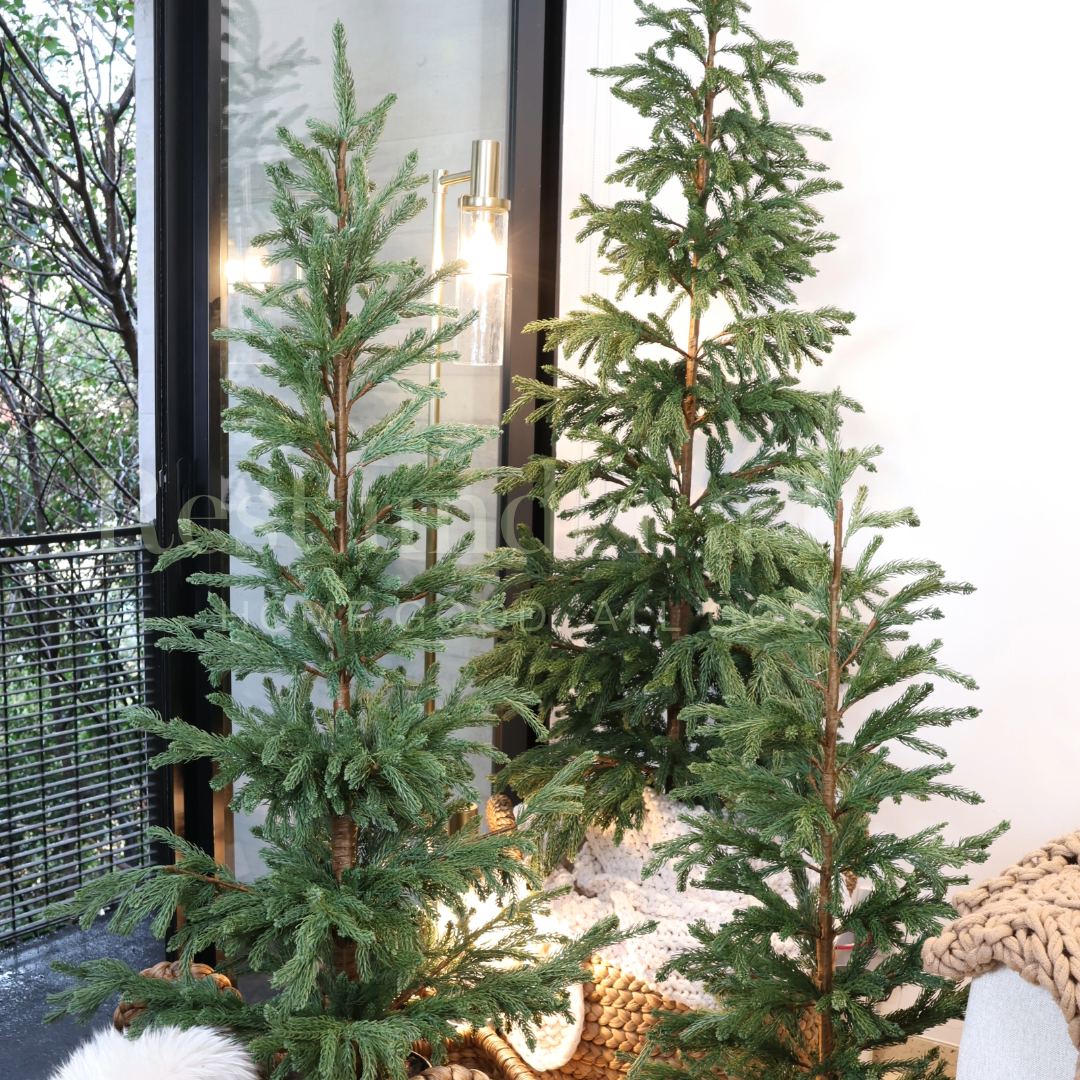 Árbol de Navidad 2025 Cedar con maceta clásica negra – Compacto y elegante