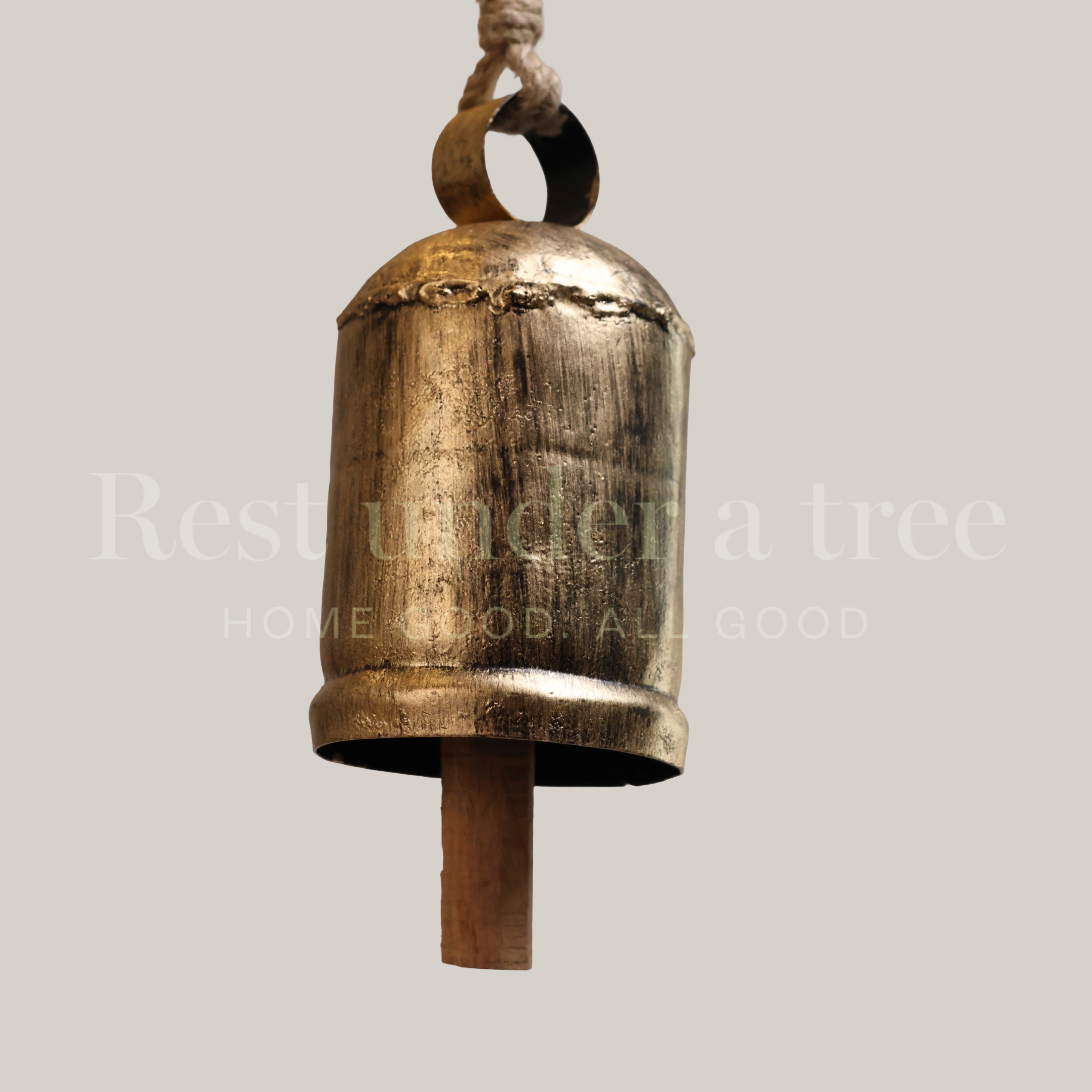 Campana Dorada con Moño Beige R.U.T. – 12CM