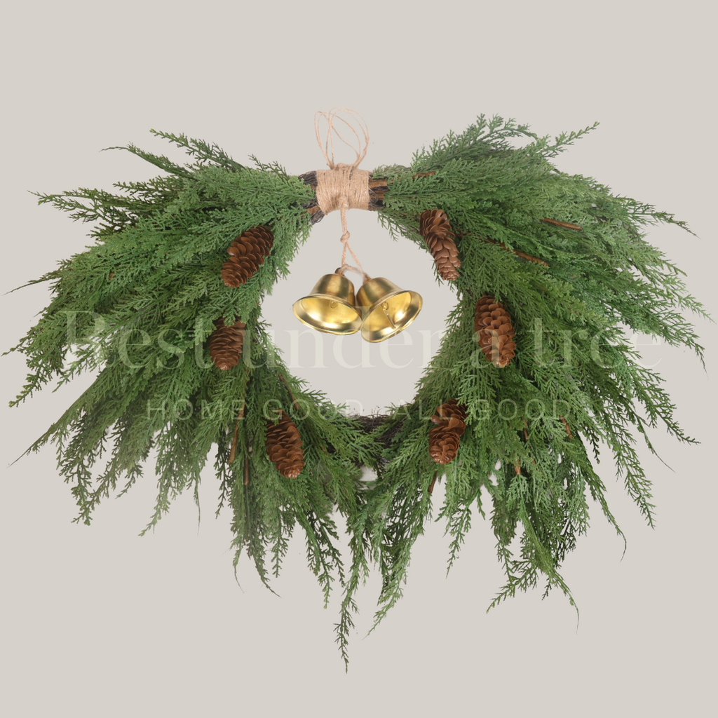 Corona de Corazón con Campanas Doradas y Ratán R.U.T. – 70CM