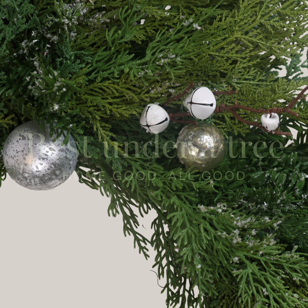 Corona de Esferas y Cascabeles R.U.T. – 75CM | Elegancia Festiva