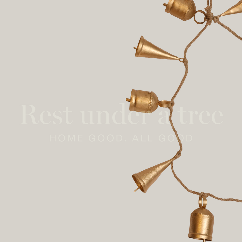 Ramo de Campanas Doradas R.U.T. – 70CM de Calma y Elegancia