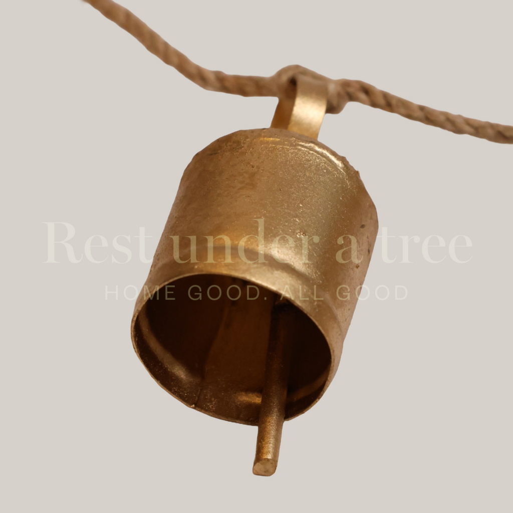 Ramo de Campanas Doradas R.U.T. – 70CM de Calma y Elegancia