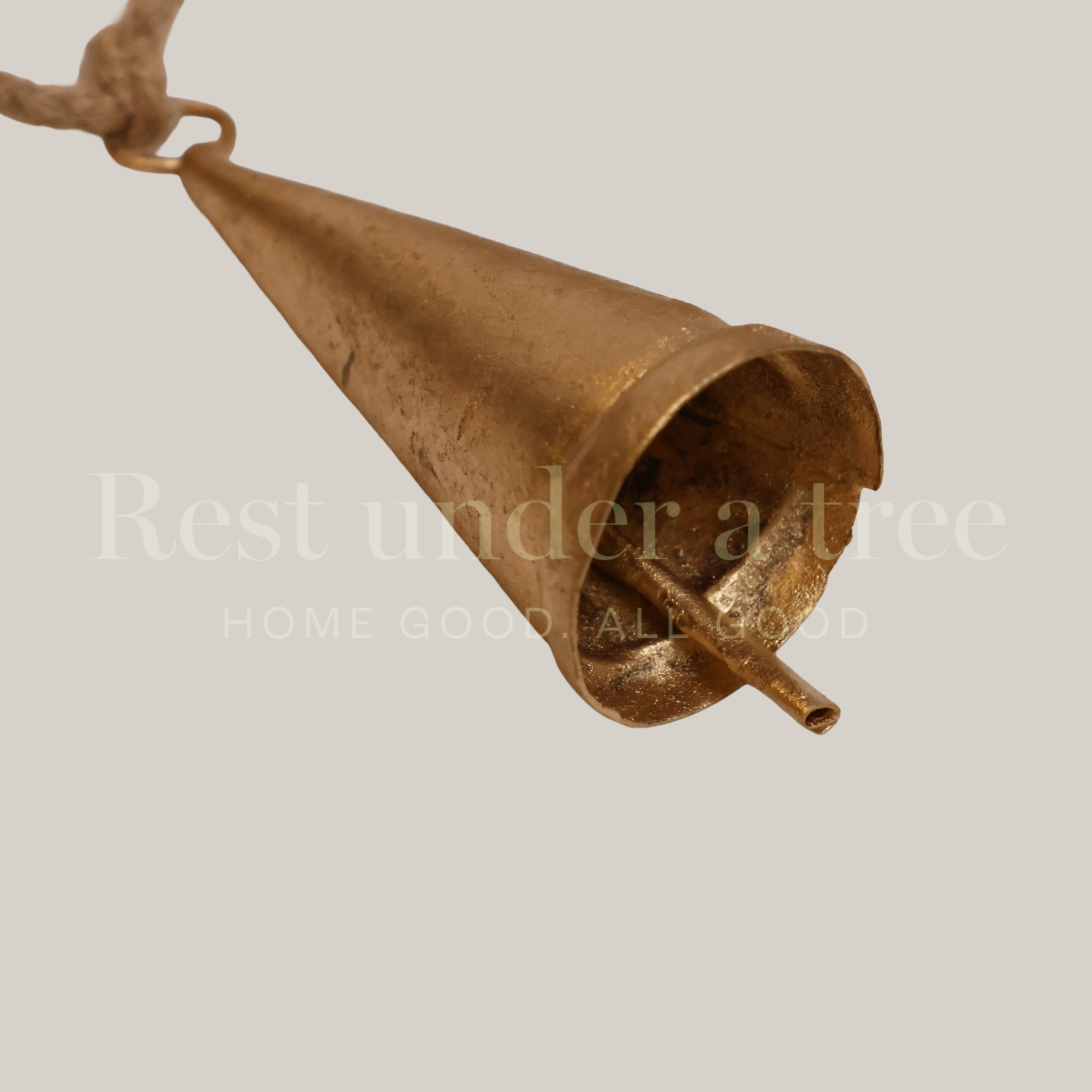 Ramo de Campanas Doradas R.U.T. – 70CM de Calma y Elegancia