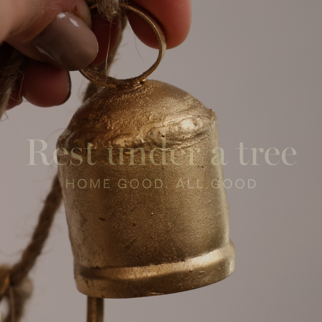 Ramo de Campanas Doradas R.U.T. – 70CM de Calma y Elegancia