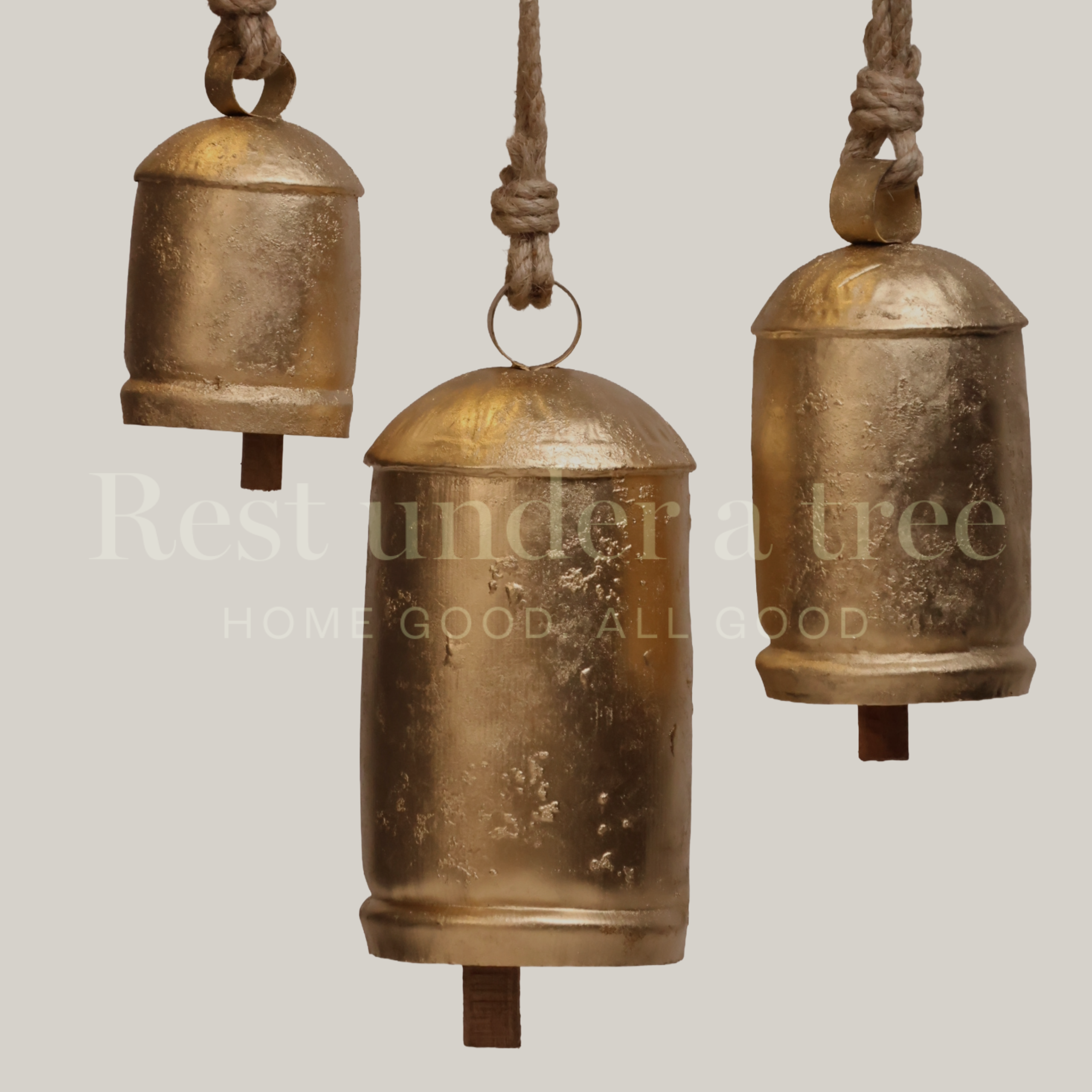 Set de 3 Campanas Doradas R.U.T. – Tradición y Luz