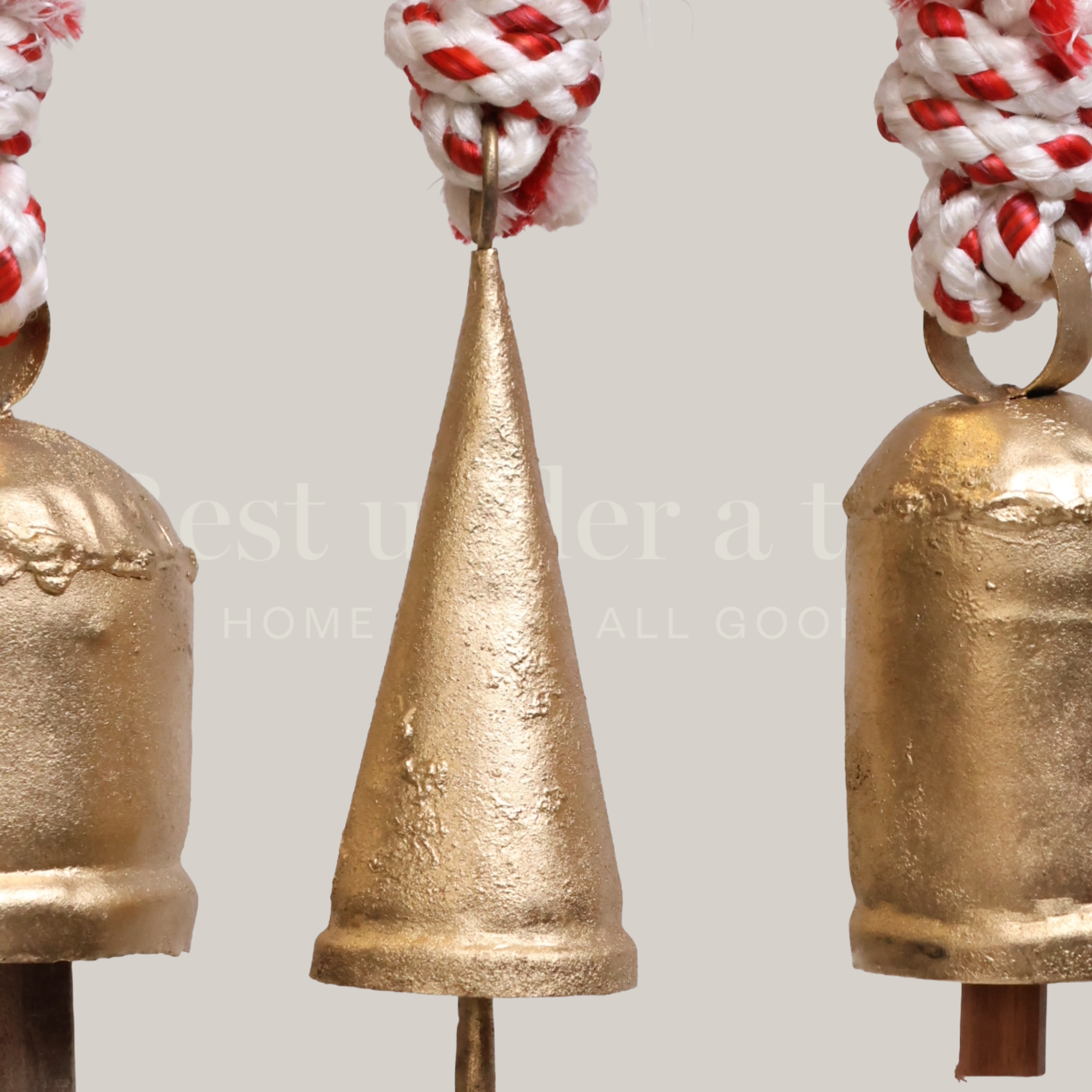 Set de 4 Campanas Decorativas de Latón R.U.T. – Diseño Artesanal