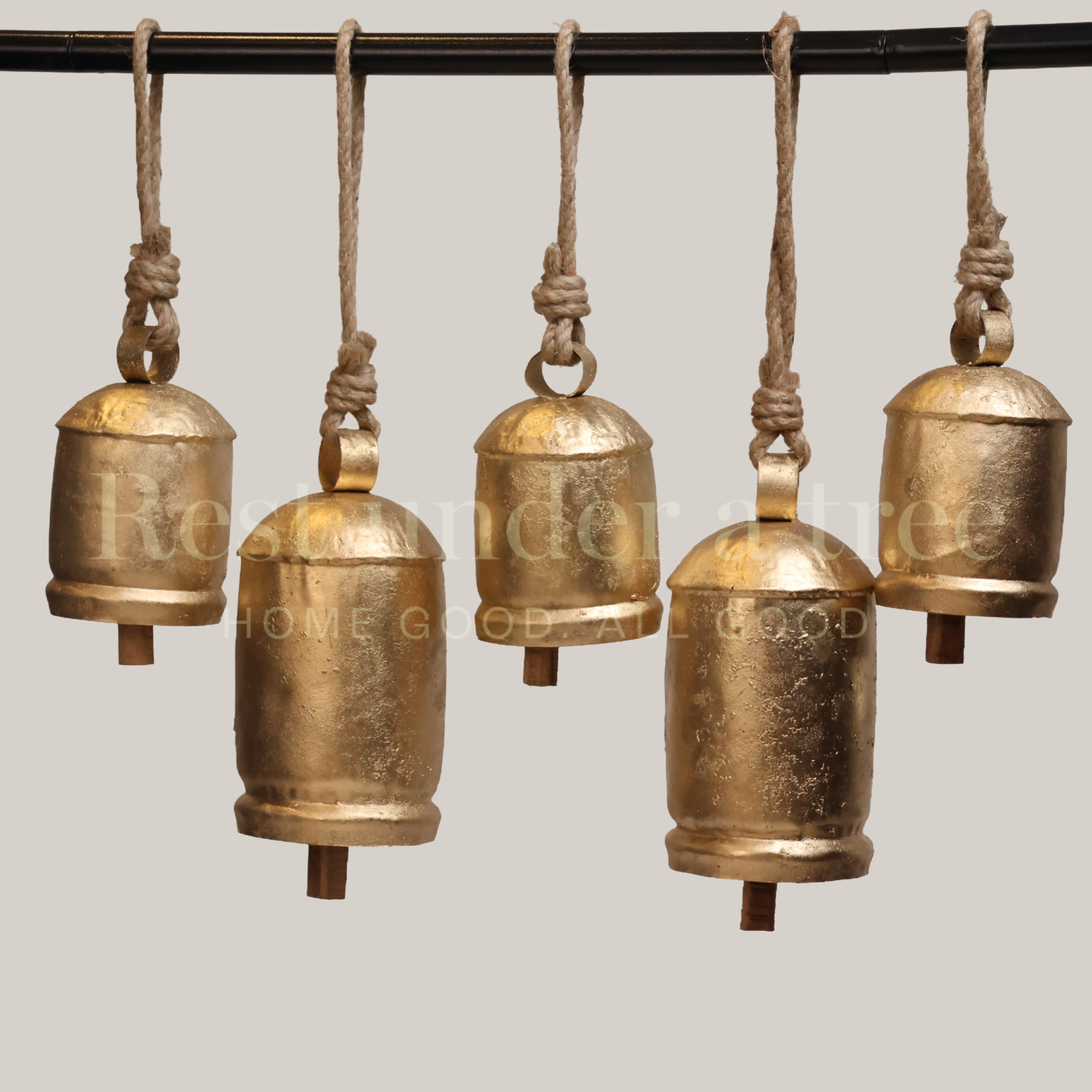 Set “Resonancia” R.U.T. – 5 Campanas Murales Doradas