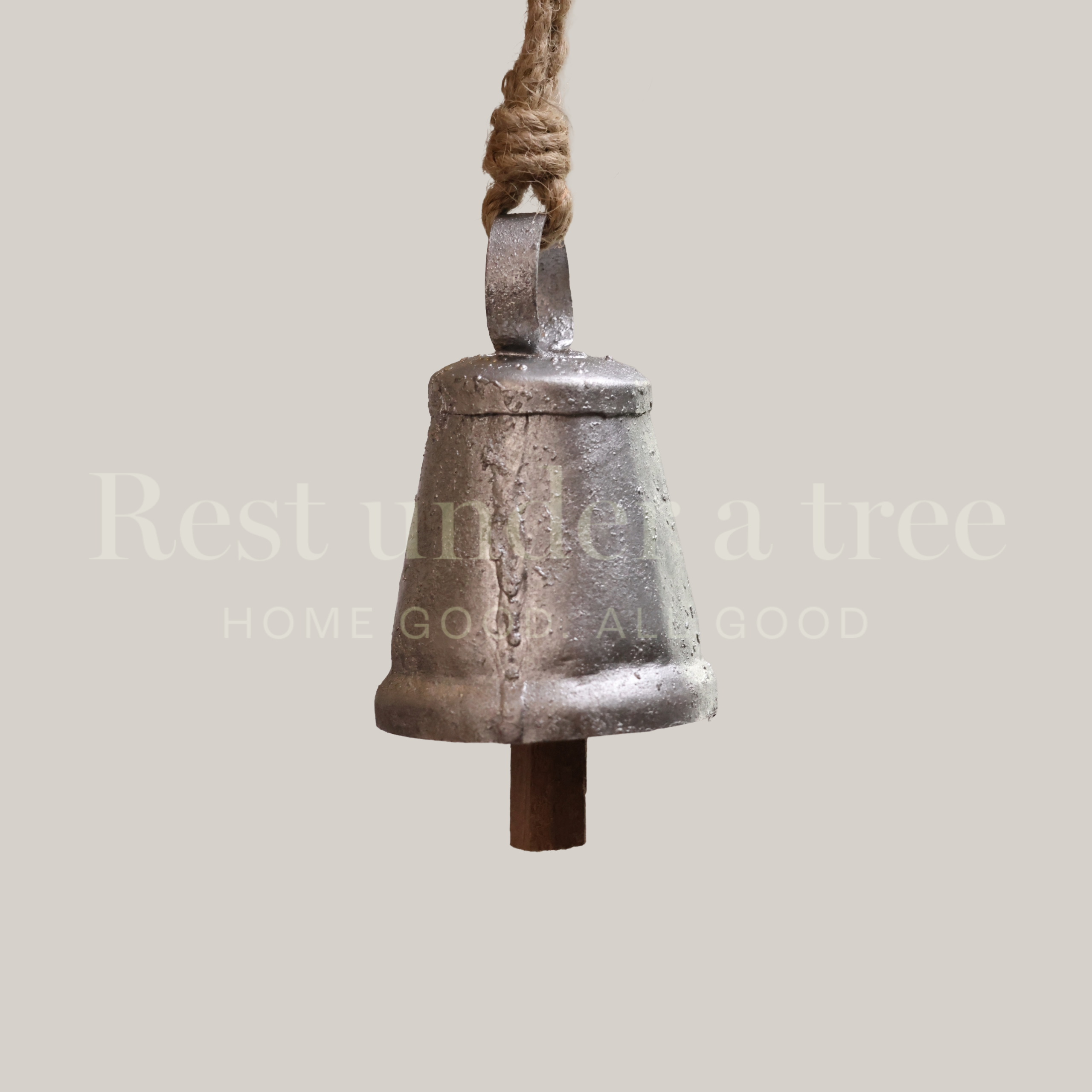 Trío de Adornos Navideños Plateados – Estrella, Campana y Cascabel Rústico