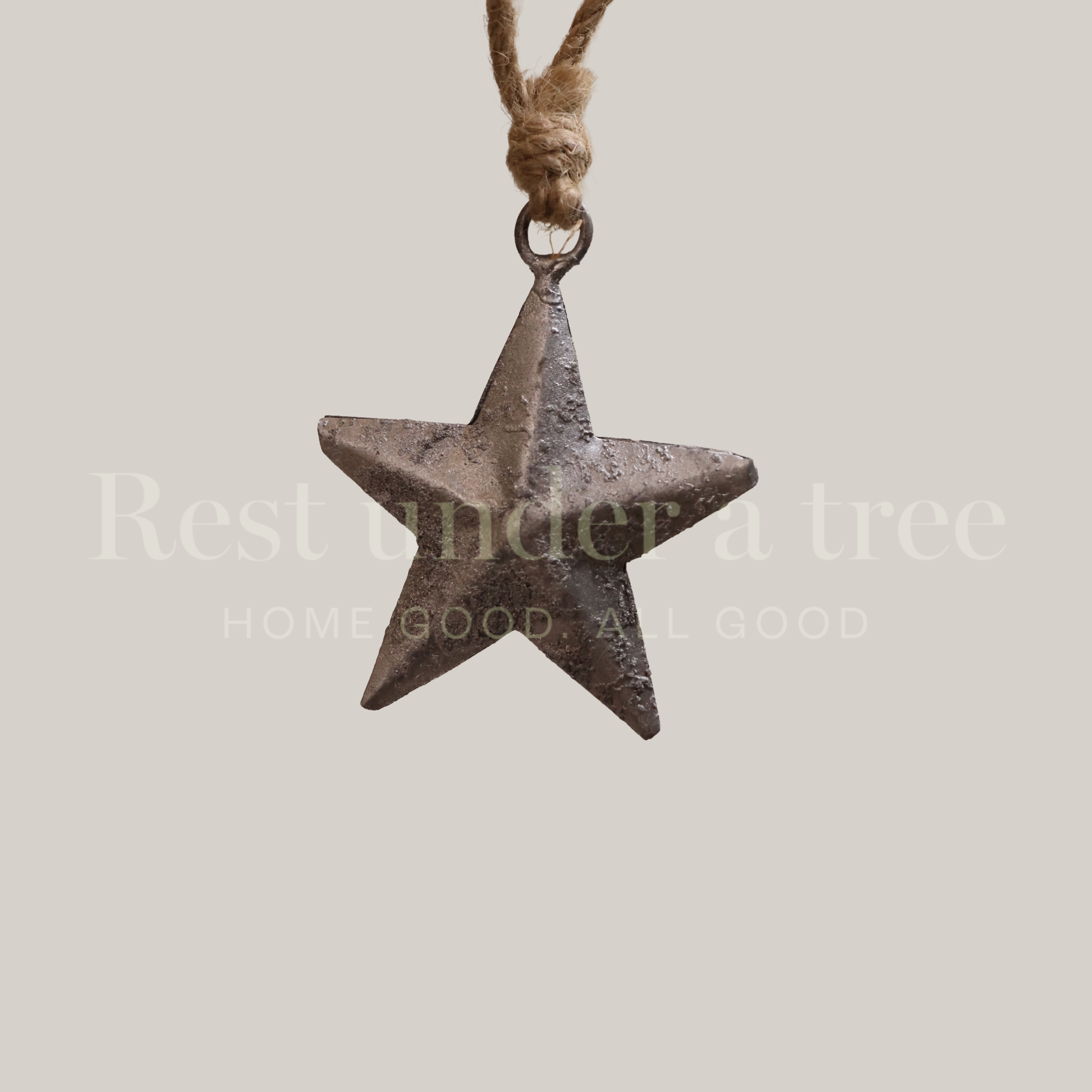 Trío de Adornos Navideños Plateados – Estrella, Campana y Cascabel Rústico